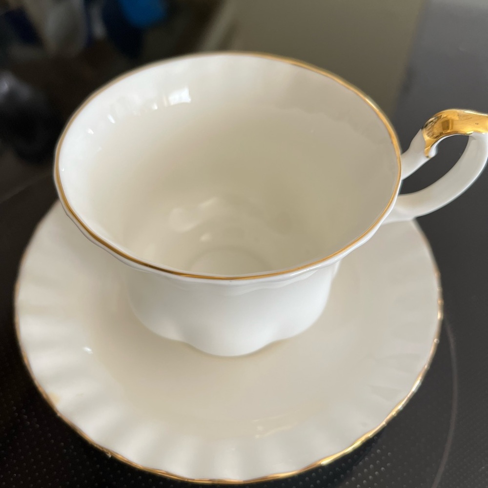 Royal Albert Val D’or Tea Cup & Saucer Set